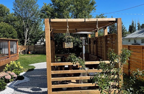 Thunder Bay House | Cozy 2 bedroom house.Walking distance from Friendship Gardens.