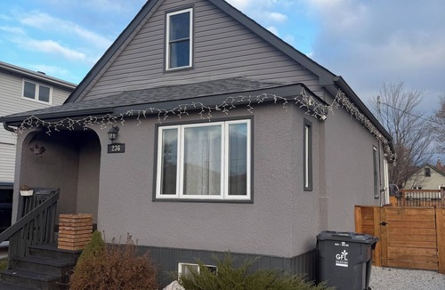 Thunder Bay House | Cozy 2 bedroom house.Walking distance from Friendship Gardens.