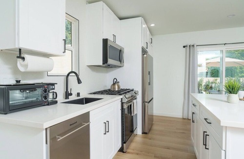 Crescenta Highlands House | Cozy 2-bedroom house in lovely Glendale