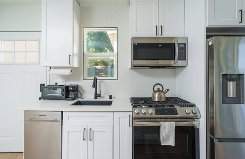 Crescenta Highlands House | Cozy 2-bedroom house in lovely Glendale