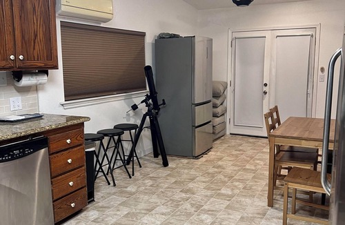 Jamestown House | Cozy 2-bedroom house in quaint Jamestown with AC . Near Casinos and Yosemite.