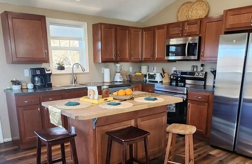 Richland House | Cozy 2-bedroom house in peaceful Richland with WiFi, AC