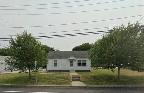 Auburn House | Cozy 2-bedroom house in centrally located Auburn with air conditioning/heating