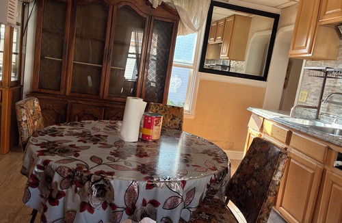 Hopelawn House | Cozy 2-bedroom house in tranquil Edison with AC