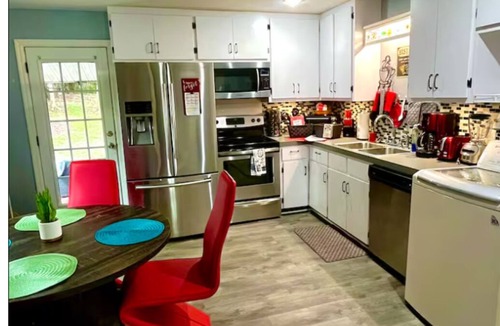 Southeast Raleigh House | Cozy 2-bedroom house in wonderful Garner with cool AC