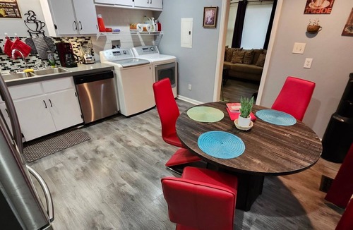 Southeast Raleigh House | Cozy 2-bedroom house in wonderful Garner with cool AC