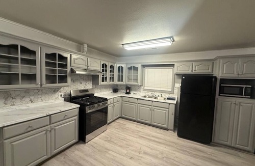 Groves House | Cozy 2-bedroom house in charming Groves with AC