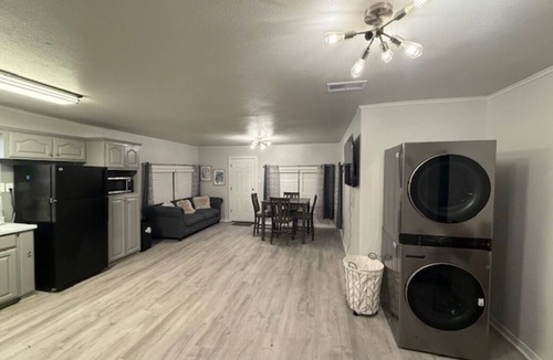 Groves House | Cozy 2-bedroom house in charming Groves with AC