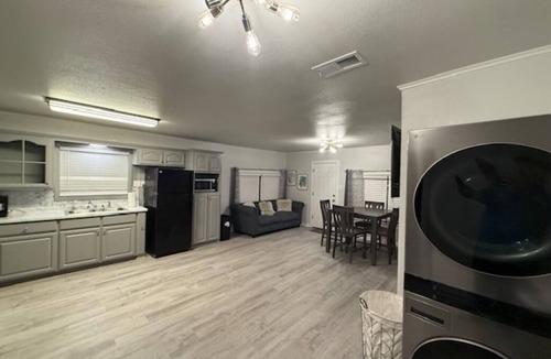 Groves House | Cozy 2-bedroom house in charming Groves with AC
