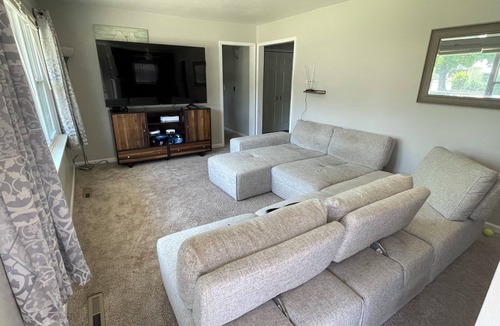 Joplin House | Cozy 2-bedroom house in adorable Joplin with Pool Table