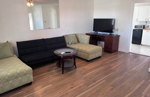 Sherman House | Cozy 2-bedroom house in delightful Sherman with AC