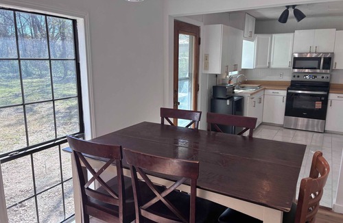 Sherman House | Cozy 2-bedroom house in delightful Sherman with AC