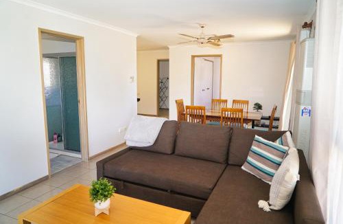 Werribee House | COZY 2 BEDROOM HOUSE/MELBOURNE