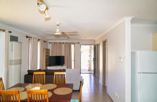 Werribee House | COZY 2 BEDROOM HOUSE/MELBOURNE