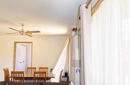 Werribee House | COZY 2 BEDROOM HOUSE/MELBOURNE