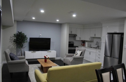 Brampton House | Cozy 2-bedroom House Rental in Brampton's Mount Pleasant