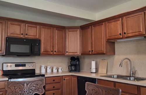 Bernville House | Cozy 2-bedroom house in peaceful Bernville with out door fire pit area