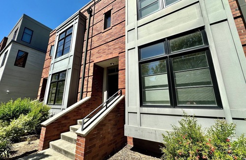 North Oak Park House | Cozy 2 bedroom house 5 minutes to downtown and UC Davis Medical
