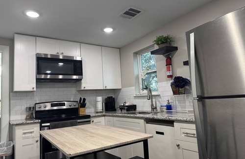 Greater East End House | Cozy 2-bedroom house with AC in vibrant Houston