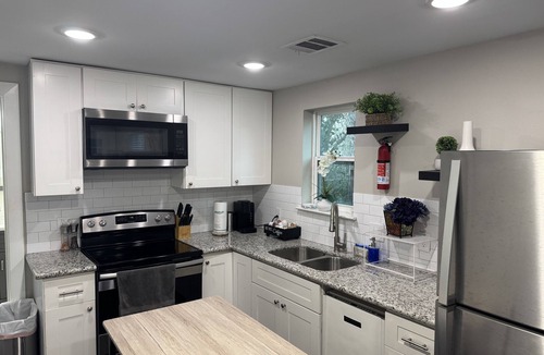 Greater East End House | Cozy 2-bedroom house with AC in vibrant Houston