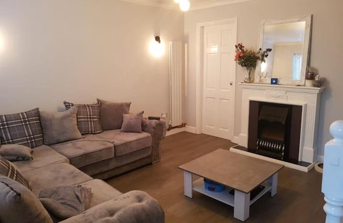 Sileby House | Cozy 2 bedroom house with private parking