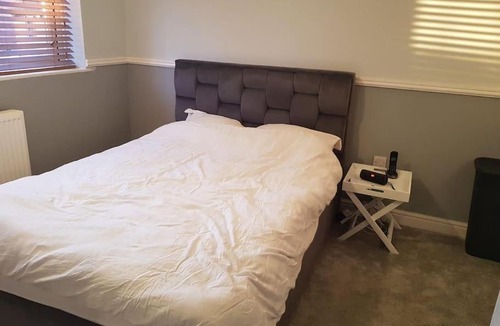 Sileby House | Cozy 2 bedroom house with private parking