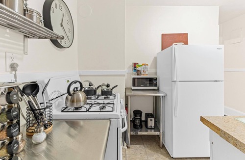 Midway House | Cozy 2-bedroom in serene Saint Paul- With Cold AC- Close to everything!