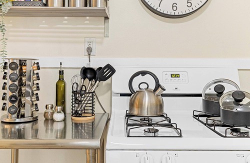 Midway House | Cozy 2-bedroom in serene Saint Paul- With Cold AC- Close to everything!