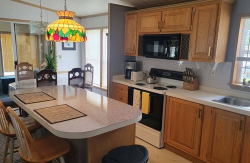 Bradford Cottage | Cozy 2 bedroom Lake Cottage on Lamoka Lake in Bradford New York