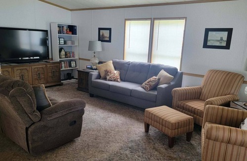 Bradford Cottage | Cozy 2 bedroom Lake Cottage on Lamoka Lake in Bradford New York