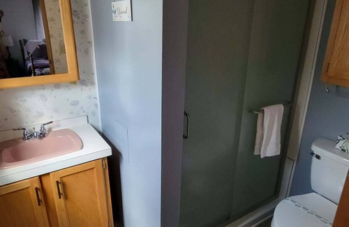 Bradford Cottage | Cozy 2 bedroom Lake Cottage on Lamoka Lake in Bradford New York