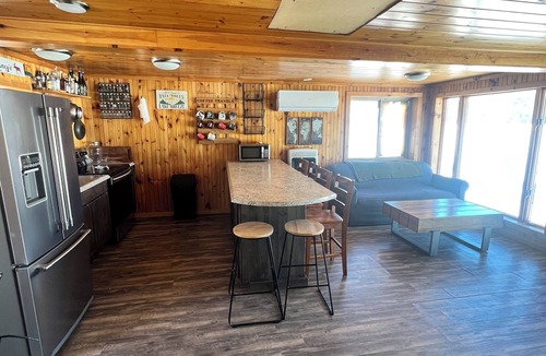 Sheridan Cabin | Cozy 2-bedroom lakeside cabin with direct trail access