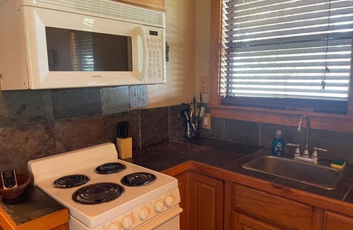 Pottsboro Cabin | Cozy 2 Bedroom Lakeview Cabin: Cabin A