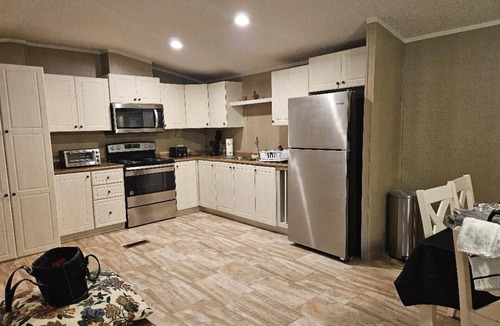 Shiner House | Cozy 2-bedroom Manufactured Home in lovely Shiner with AC comfort