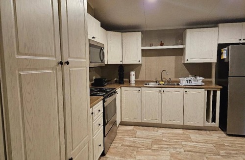 Shiner House | Cozy 2-bedroom Manufactured Home in lovely Shiner with AC comfort