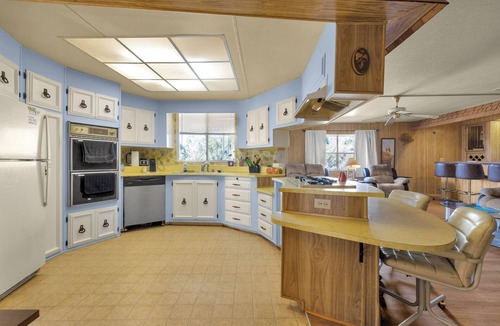 Bombay Beach House | Cozy 2-bedroom mobile home in terrific Bombay Beach with AC