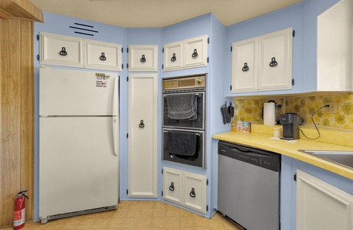 Bombay Beach House | Cozy 2-bedroom mobile home in terrific Bombay Beach with AC