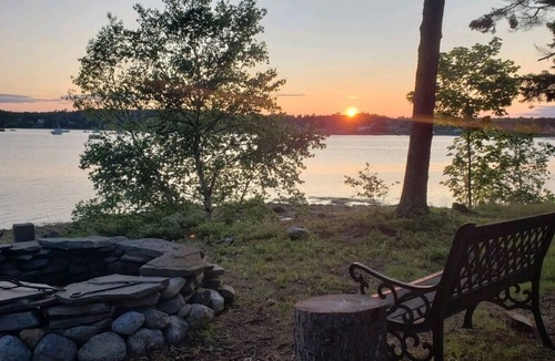 Friendship House | Cozy 2-Bedroom Oceanfront Home