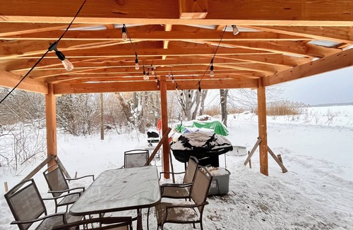 Durhamville Cottage | Cozy 2-bedroom private Lakefront-cottage on Oneida Lake.