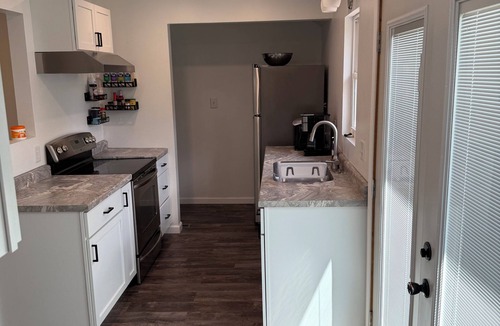 Dixon House | Cozy 2 Bedroom river house