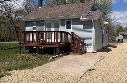 Dixon House | Cozy 2 Bedroom river house