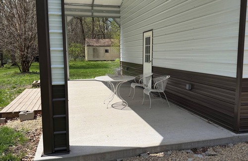 Dixon House | Cozy 2 Bedroom river house