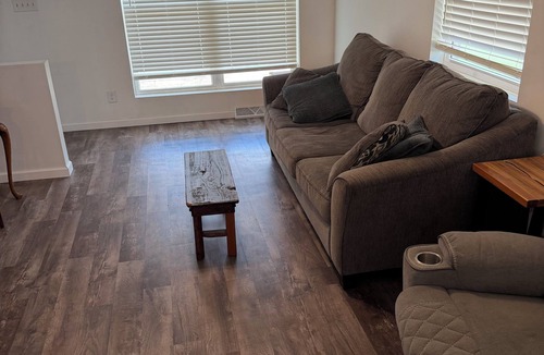 Dixon House | Cozy 2 Bedroom river house