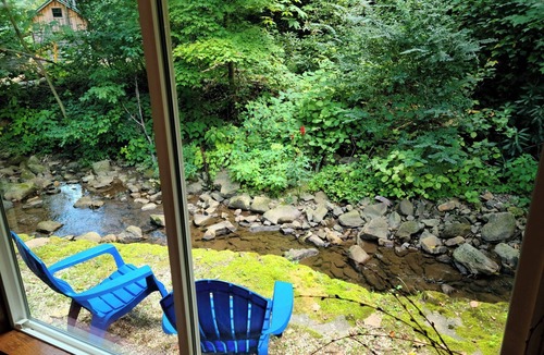 Carson Springs Cottage | Cozy 2 bedroom Smoky Mountain Cottage on creek