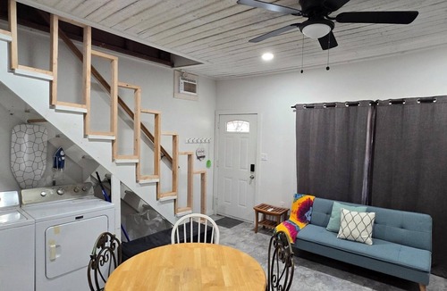 Coleman House | Cozy 2-bedroom Tiny home in amazing Coleman, just a 3 blocks from downtown.