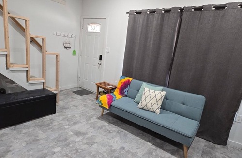 Coleman House | Cozy 2-bedroom Tiny home in amazing Coleman, just a 3 blocks from downtown.