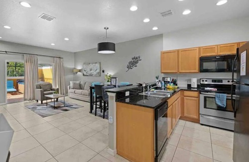 Sunset Lakes House | Cozy 2-bedroom townhome in lovely gated community in Kissimmee- Close to Disney.