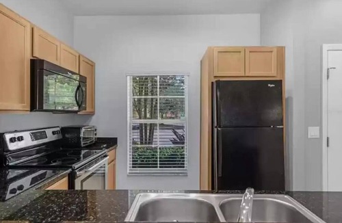 Sunset Lakes House | Cozy 2-bedroom townhome in lovely gated community in Kissimmee- Close to Disney.