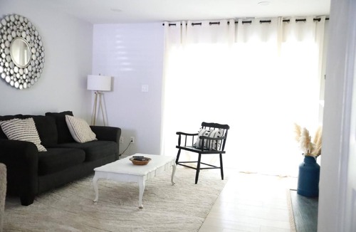 Tuckahoe House | Cozy 2-bedroom townhome in enjoyable Richmond with WiFi, AC