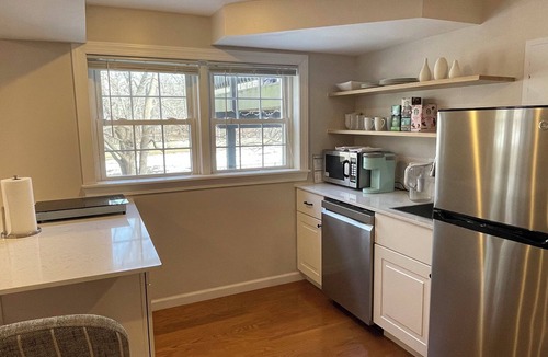 Arlington Apartment | Cozy 2-bedroom urban lair surrounded by parks
